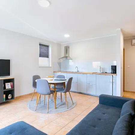 Appartement Pinia - A2 First Floor - Mpolo