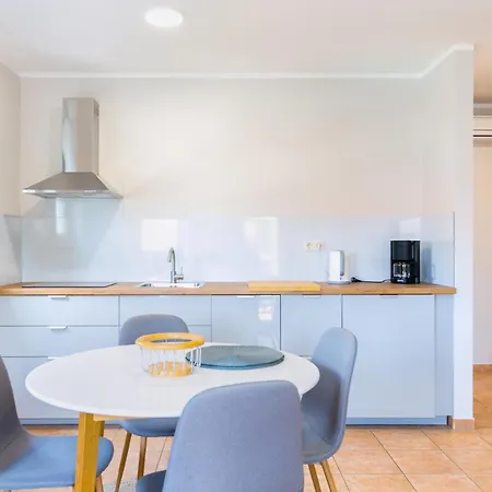 Appartement Pinia - A2 First Floor - Mpolo *