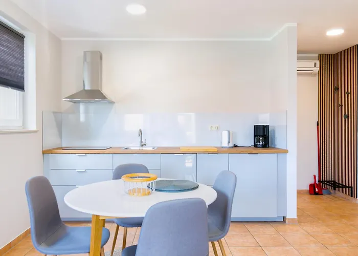 Appartement Pinia - A2 First Floor - Mpolo *