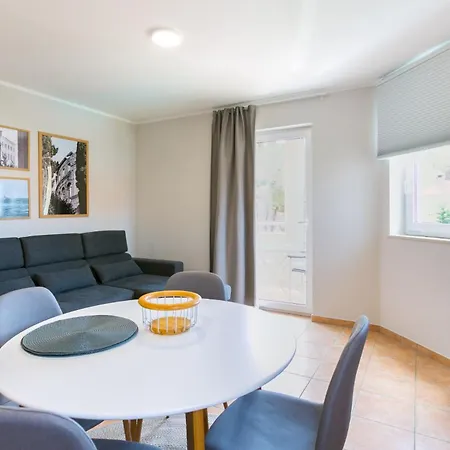 Pinia - A2 First Floor - Mpolo Medulin