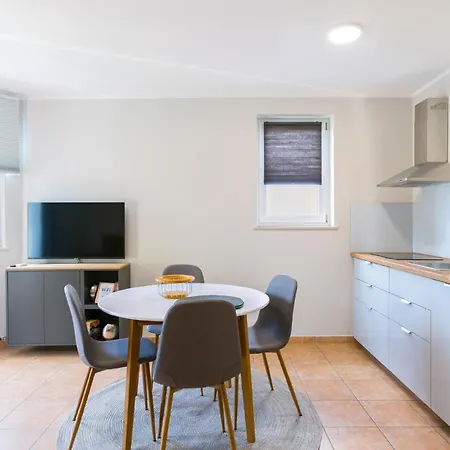 Pinia - A2 First Floor - Mpolo *